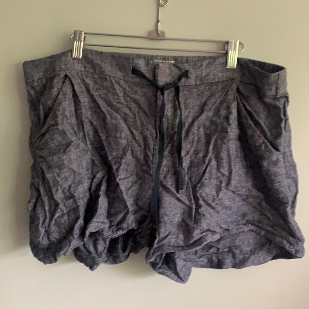 Blue elastic waistband shorts
